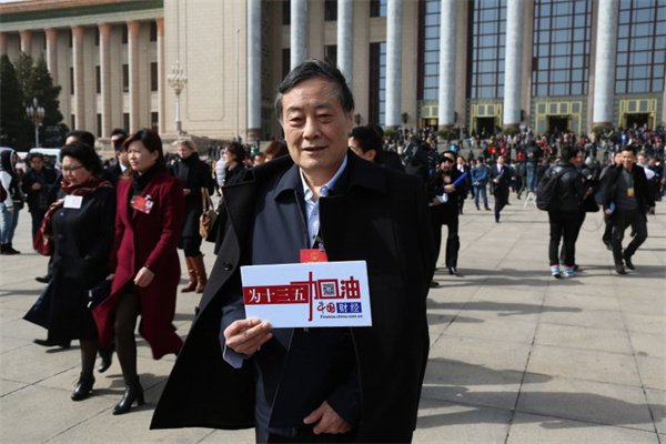 晚清影像，青楼女子乘坐马车外出接客，旗人女子与刀客气势合影_照片_木牌楼_中国