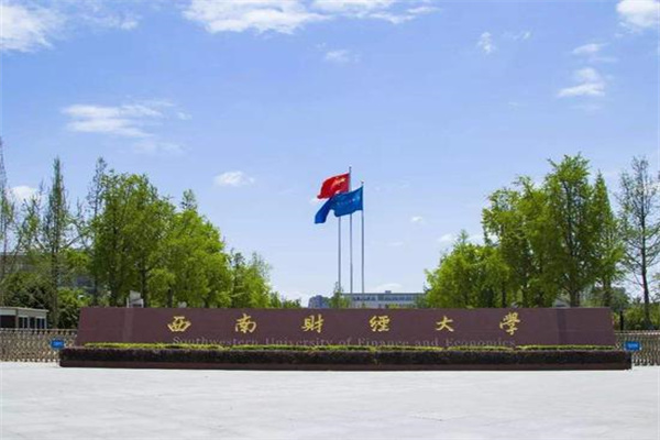 影石创新国内外与超强友商“拼刀子”,腹背受敌!资金实力,研发实力,品牌影响力,产品生态链等方面与友商相比,差距还是很大的!